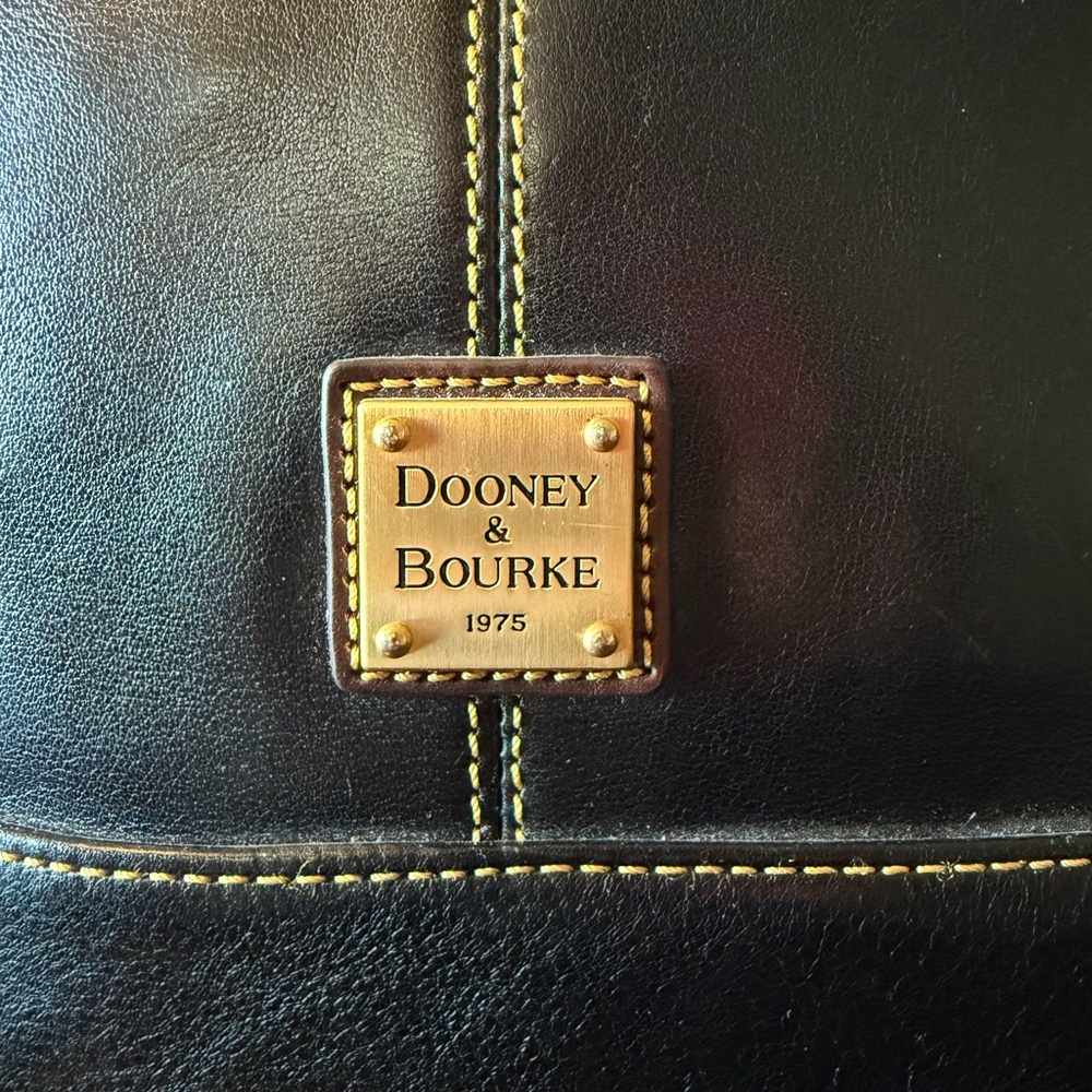 Dooney & Bourke Classic Black Shoulder Bag - Picture 2 of 15